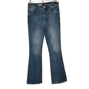 Pilcro high waisted medium wash bootcut jeans. Size 27x 31.